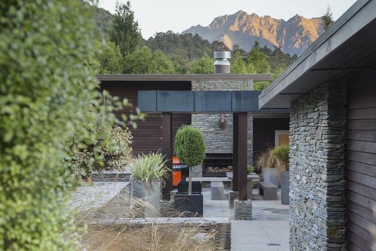 Photo of property in 6 Fishermans Lane, Mount Creighton, Queenstown, 9371