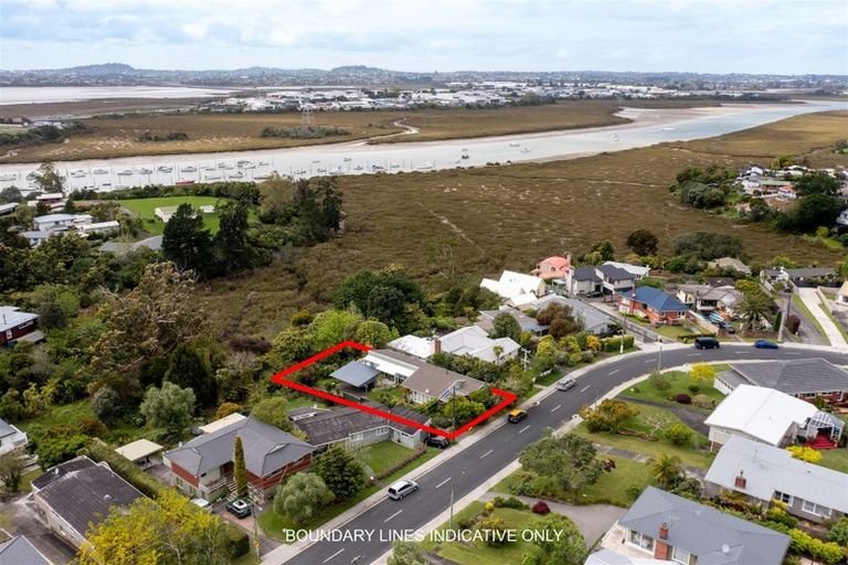 Photo of property in 53 Jaemont Avenue, Te Atatu South, Auckland, 0610