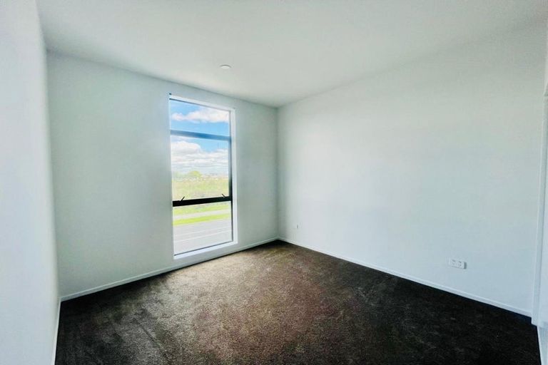 Photo of property in 70 Kauri Heart Avenue, Takanini, 2112