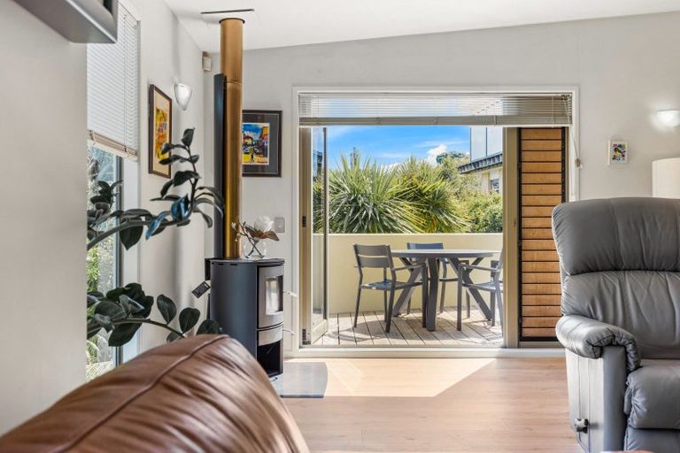 Photo of property in 2/25 Auld Street, Torbay, Auckland, 0630