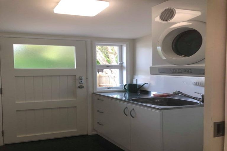 Photo of property in 2/9 College Road, Northcote, Auckland, 0627