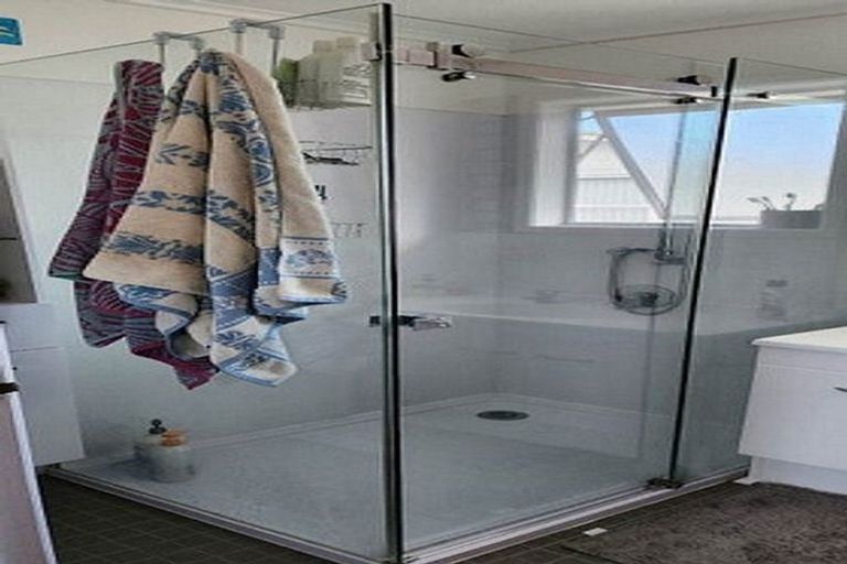 Photo of property in 31 Stott Avenue, Birkdale, Auckland, 0626