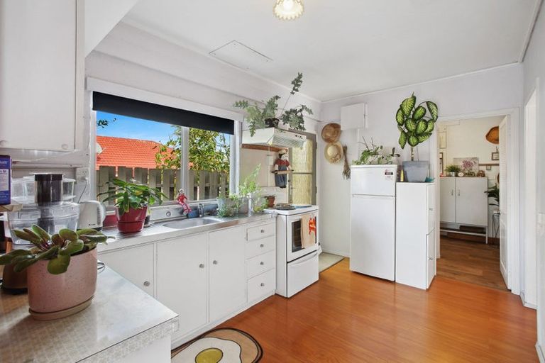 Photo of property in 45 Pigeon Mountain Road, Half Moon Bay, Auckland, 2012