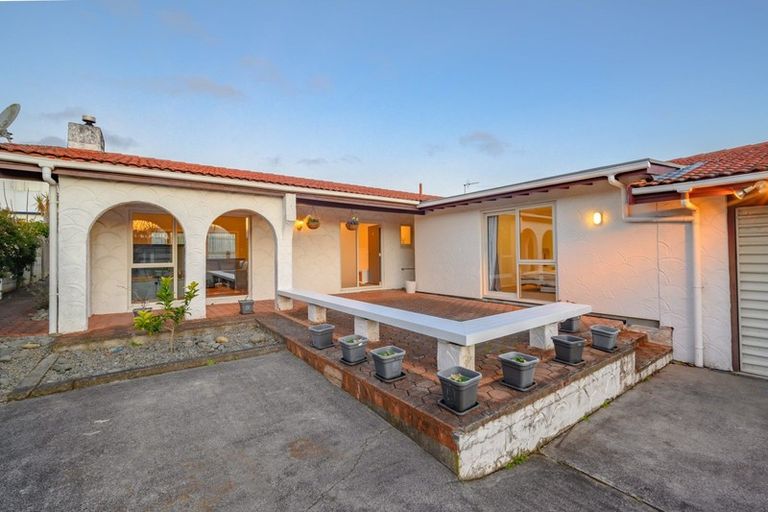 Photo of property in 120 Prince Regent Drive, Half Moon Bay, Auckland, 2012