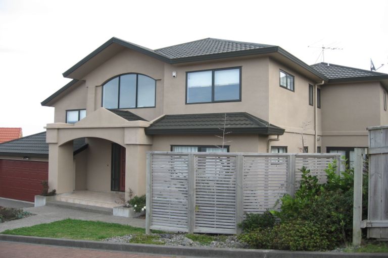 Photo of property in 34 Dress Circle, Newlands, Wellington, 6037