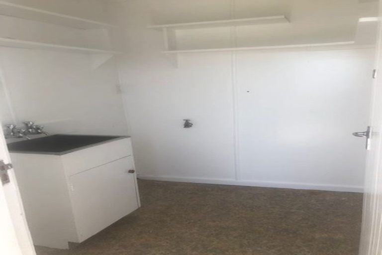 Photo of property in 9 Kotuku Street, Te Atatu Peninsula, Auckland, 0610