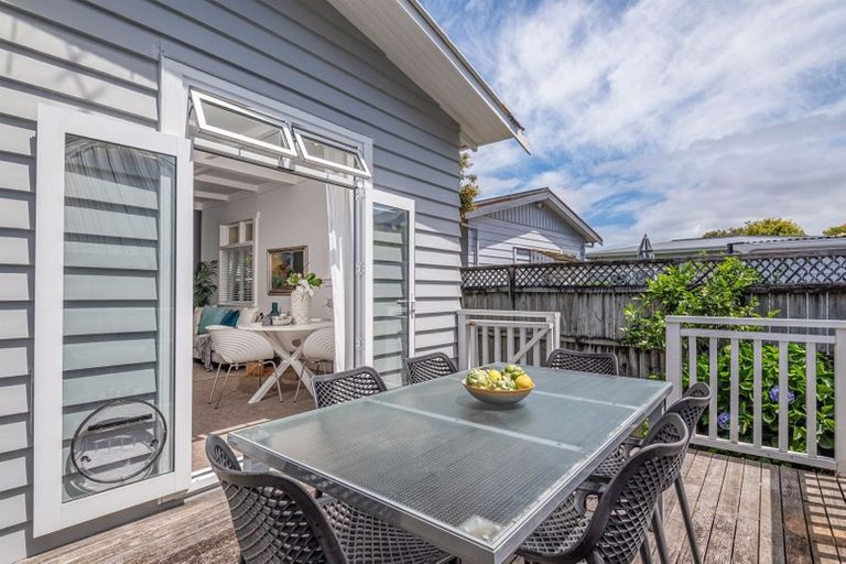 Photo of property in 1/35 Nile Road, Milford, Auckland, 0620