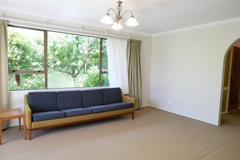 Photo of property in 28 Rewarewa Crescent, Waikanae, 5036