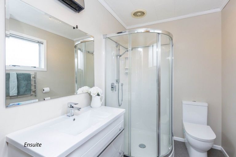 Photo of property in 27 Kentucky Street, Totara Park, Upper Hutt, 5018