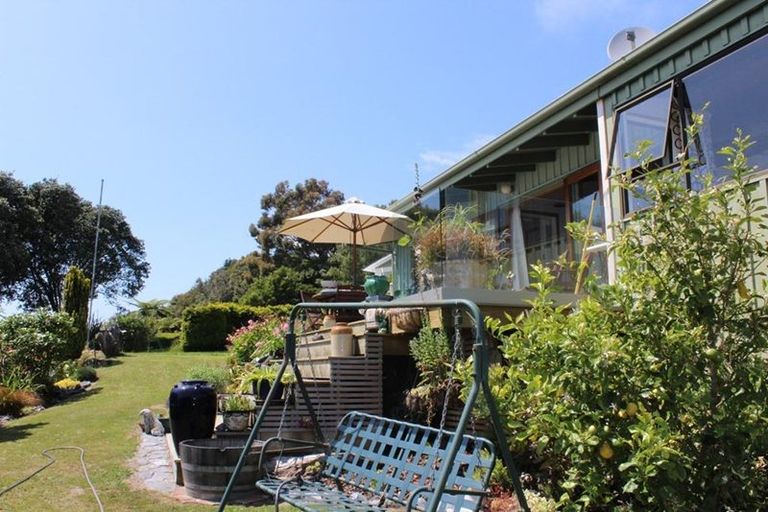 Photo of property in 5 Bydder Terrace, Patons Rock, Takaka, 7182