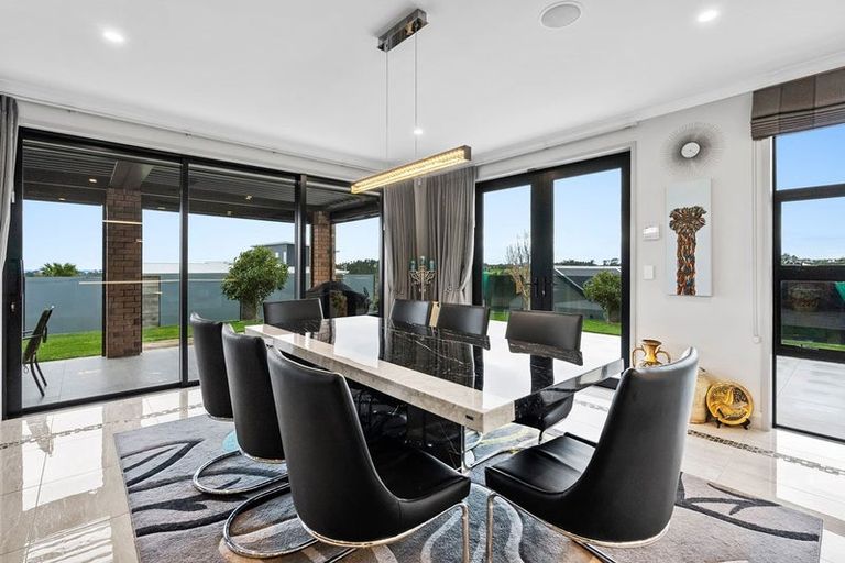 Photo of property in 18 Manurau Crescent, Merrilands, New Plymouth, 4312