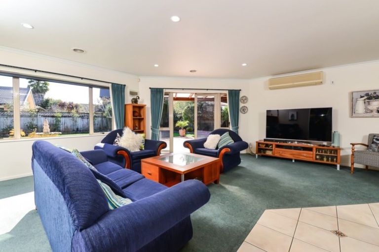Photo of property in 76 Cairns Crescent, Rototuna, Hamilton, 3210