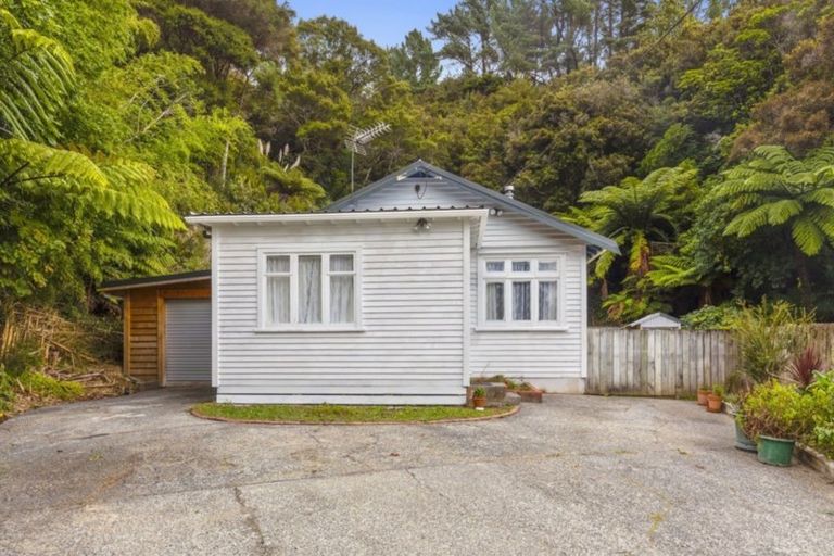 Photo of property in 16 August Street, Stokes Valley, Lower Hutt, 5019