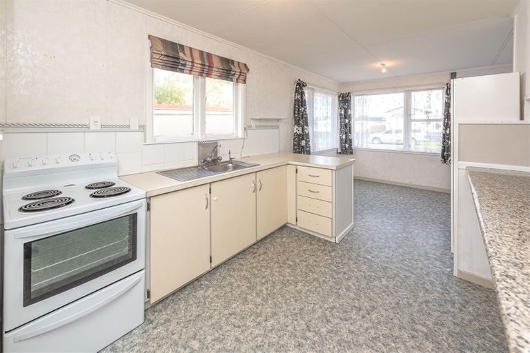 Photo of property in 10 Mosston Road, Castlecliff, Whanganui, 4501