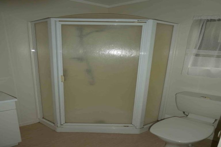 Photo of property in 20 Van Dyke Place, West Harbour, Auckland, 0618