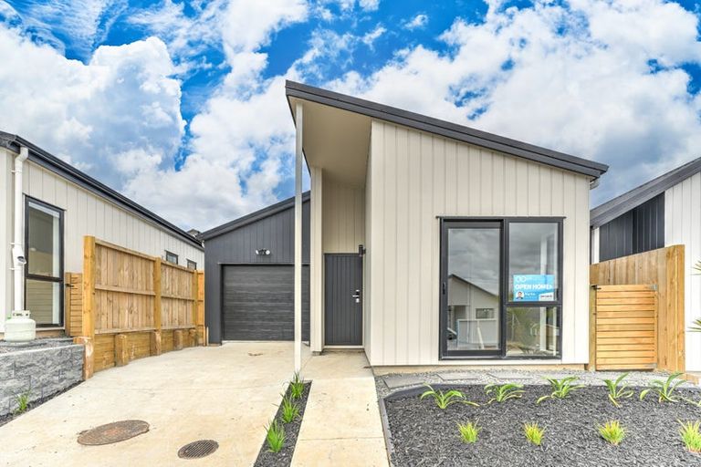 Photo of property in 11 Horokaka Street, Massey, Auckland, 0614