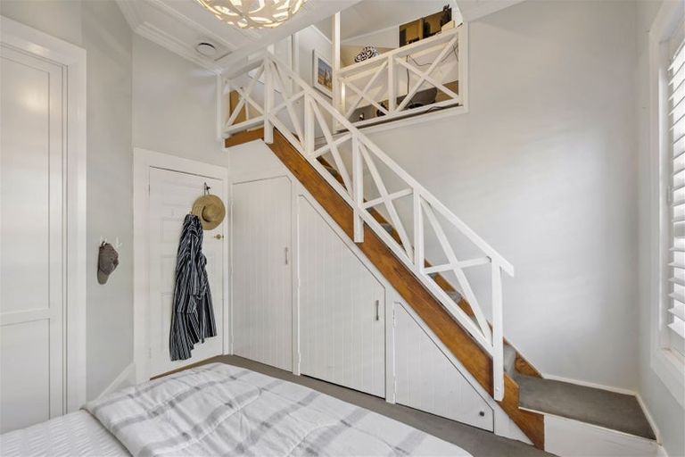 Photo of property in 15 North Avenue, Narrow Neck, Auckland, 0624