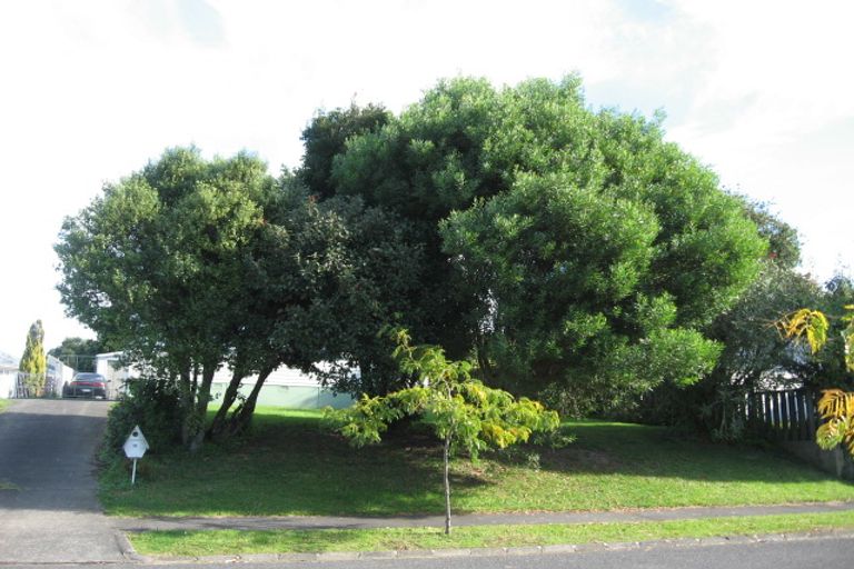 Photo of property in 56 Megan Avenue, Pakuranga Heights, Auckland, 2010