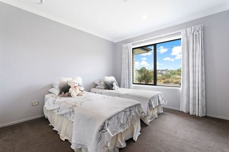 Photo of property in 23 Kahika Grove, Huapai, Kumeu, 0810