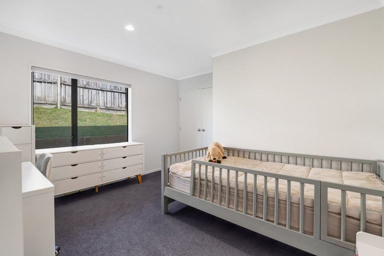 Photo of property in 15 Black Teal Close, Unsworth Heights, Auckland, 0632