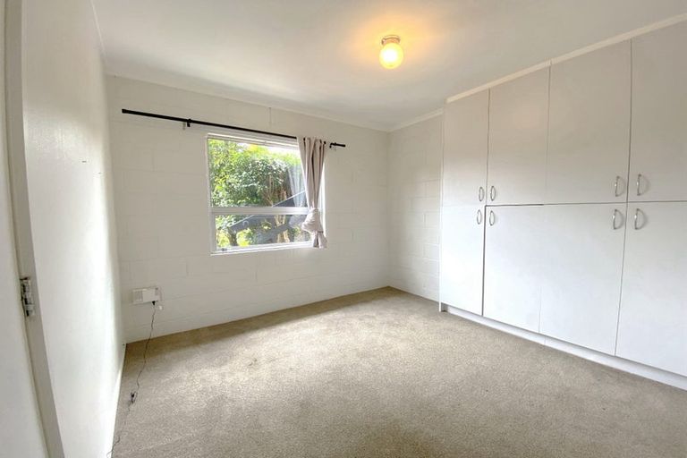 Photo of property in 74 Peach Road, Glenfield, Auckland, 0629