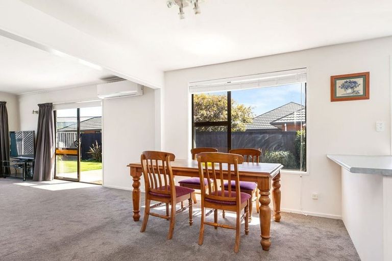 Photo of property in 2/5 Gibbs Place, Halswell, Christchurch, 8025