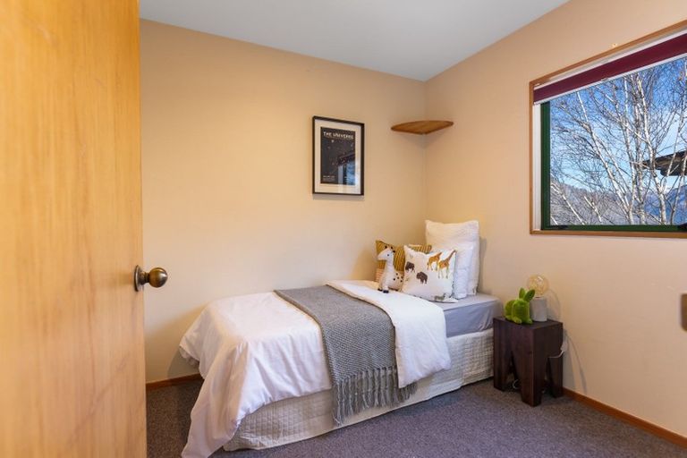 Photo of property in 117a Wynyard Crescent, Fernhill, Queenstown, 9300