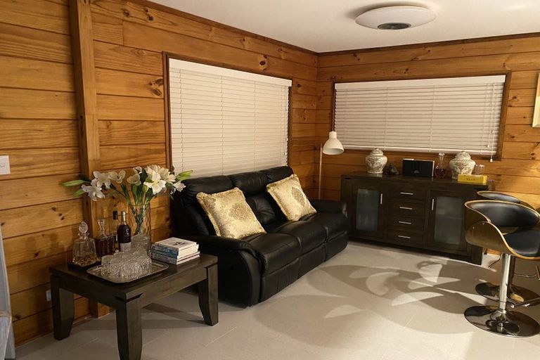 Photo of property in 12 Rifleman Rise, Unsworth Heights, Auckland, 0632