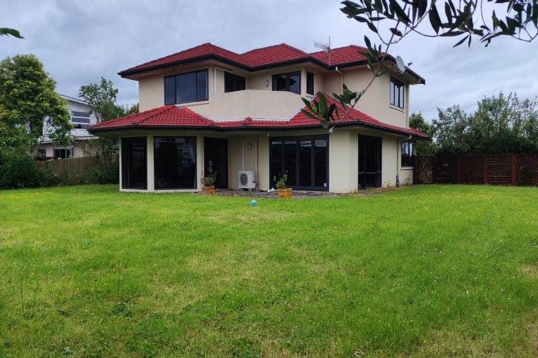 Photo of property in 35 Ruapehu Drive, Fitzherbert, Palmerston North, 4410