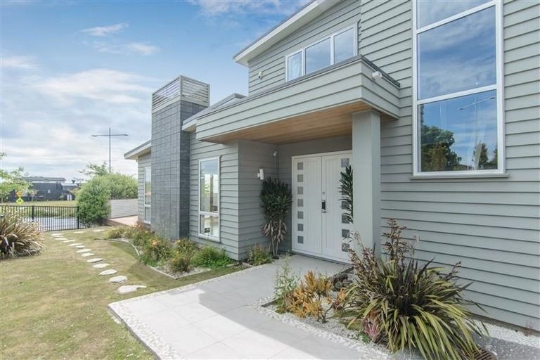 Photo of property in 2 Caldera Drive, Long Bay, Auckland, 0630