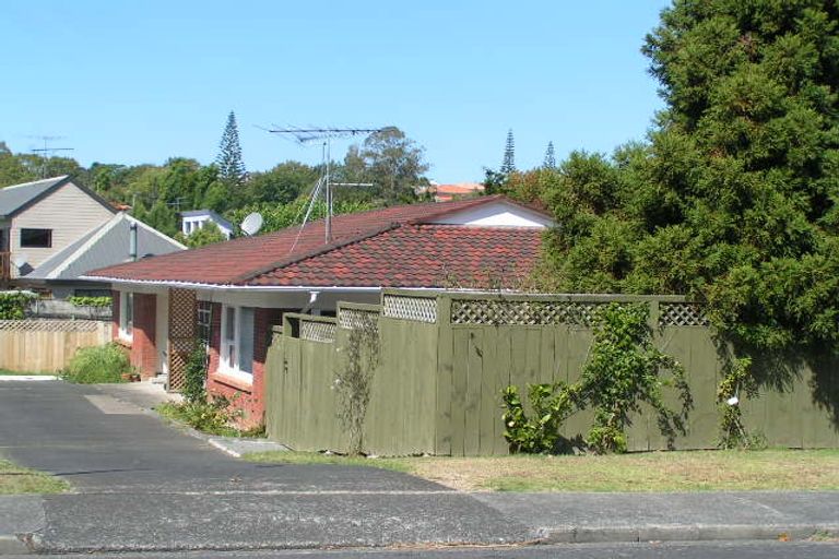 Photo of property in 1/6 Keldale Place, Forrest Hill, Auckland, 0620