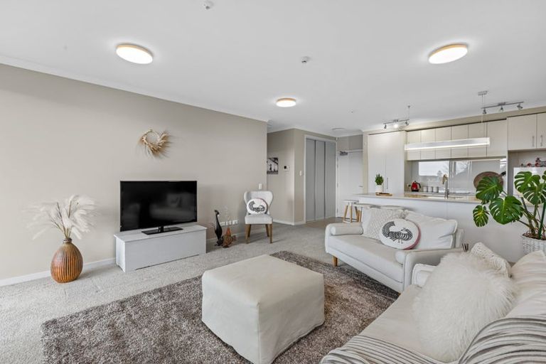 Photo of property in 62 Rewa Rewa Lane, Orewa, 0931