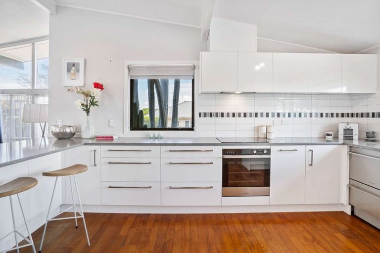 Photo of property in 3 Clendon Place, Manurewa, Auckland, 2102