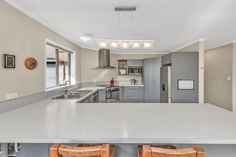 Photo of property in 16 Stanwood Grove, Darfield, 7510