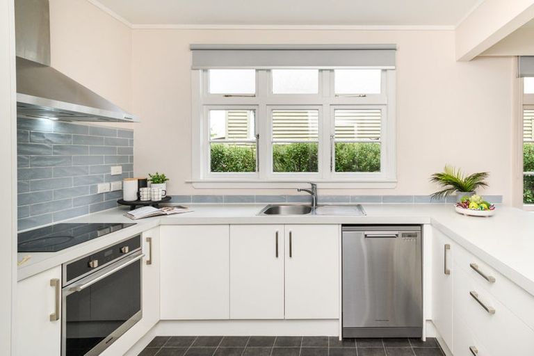 Photo of property in 32 Pahiatua Street, Hokowhitu, Palmerston North, 4410