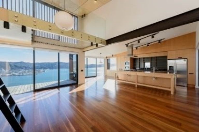 Photo of property in 1b Robieson Lane, Roseneath, Wellington, 6011