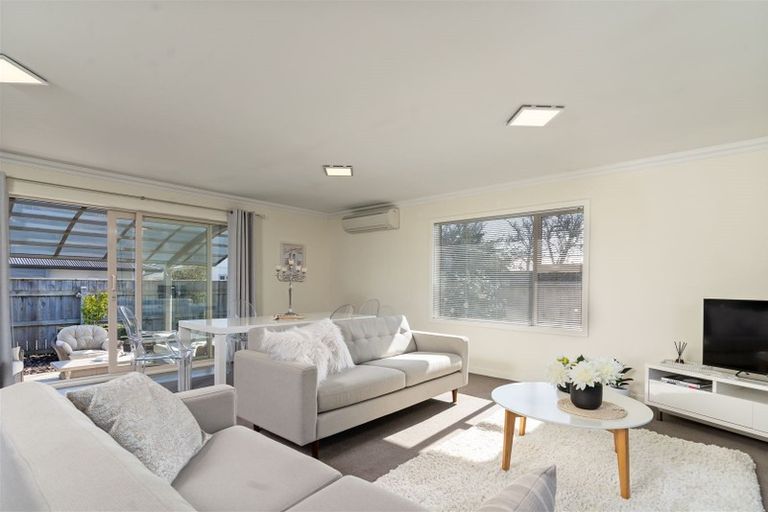 Photo of property in 2 Walnut Lane, Carterton, 5713