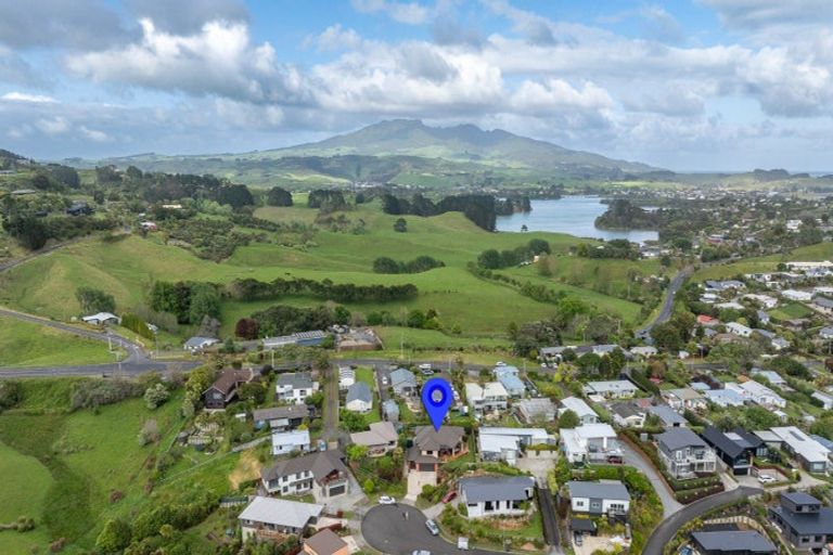 Photo of property in 10 Mahana Place, Raglan, 3225