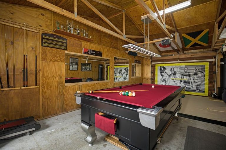 Photo of property in 1/275 Great North Road, Henderson, Auckland, 0612