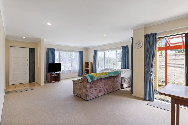 Photo of property in 2 Erne Crescent, East Tamaki, Auckland, 2016