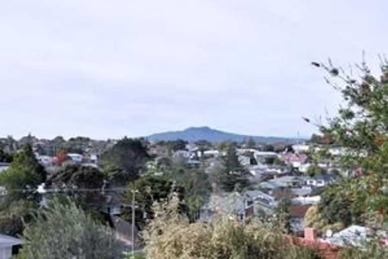 Photo of property in 9 Wilmington Place, Forrest Hill, Auckland, 0620