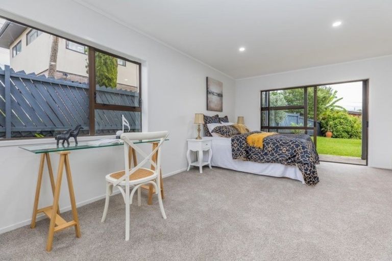 Photo of property in 2/283 Glenfield Road, Glenfield, Auckland, 0629