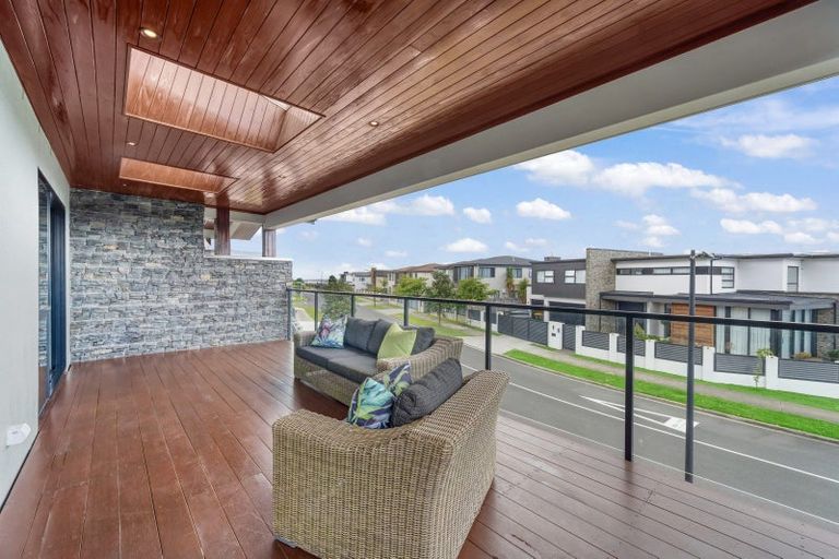 Photo of property in 45 Armstrong Farm Drive, East Tamaki Heights, Auckland, 2016