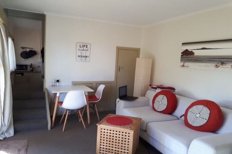 Photo of property in 76 Mellons Bay Road, Mellons Bay, Auckland, 2014