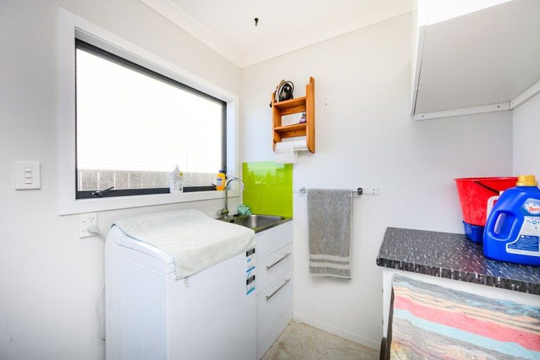 Photo of property in 17 Marine Parade South, Foxton Beach, Foxton, 4815