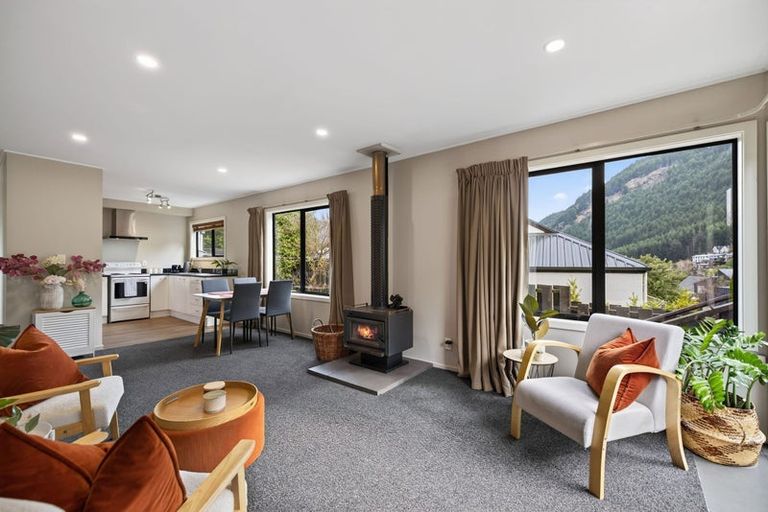 Photo of property in 6a Watts Road, Fernhill, Queenstown, 9300