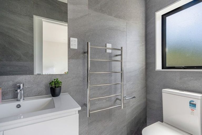 Photo of property in 43c Fitzherbert Avenue, West Harbour, Auckland, 0618