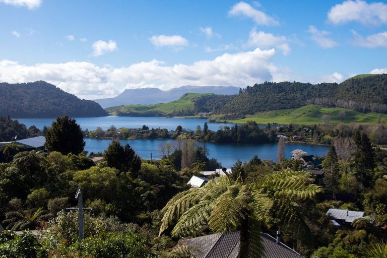 Photo of property in 3 Ridge Road, Lake Okareka, Rotorua, 3076