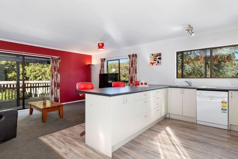 Photo of property in 15 Edmund Lomas Grove, Birchville, Upper Hutt, 5018