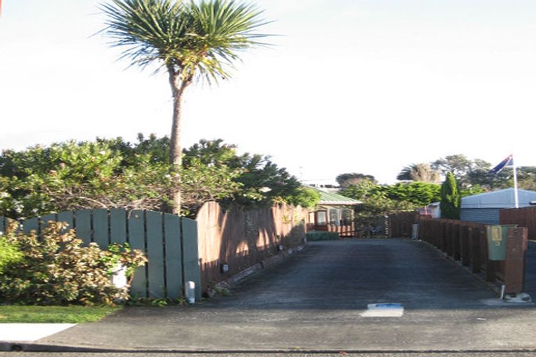 Photo of property in 3 Nugget Grove, Raumati Beach, Paraparaumu, 5032